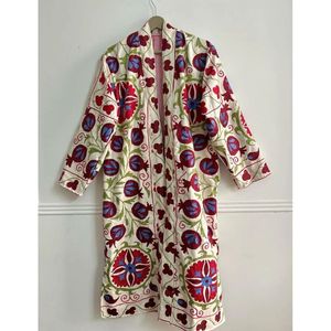 Veste pour femme brodée à la main Suzani - Product Image 3