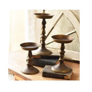 Encantador candelabro de madera recuperada con acabado natural y diseño rústico perfecto para un ambiente acogedor con velas - Product Image 6