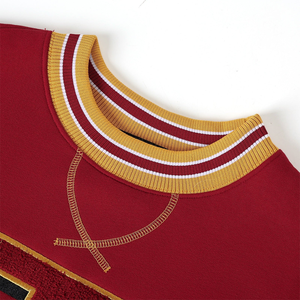 Tuskegee Crimson Winter Varsity Pocket Crewneck |   Pull en polaire unisexe avec patch brodé de l'année de fondation et bordure dorée - Product Image 4