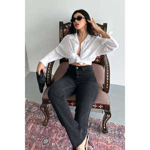 Jean en denim taille haute Mom Fit, délavage foncé, élément de mode simple, lavable - Product Image 1