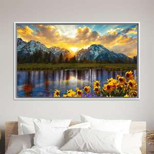 Impression sur toile Coucher de soleil en montagne : Décoration naturelle avec vue sur le lac et fleurs sauvages, toile encadrée blanche - Product Image 1