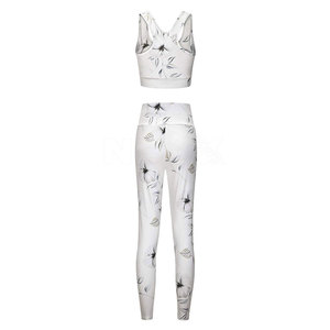 Ensemble de yoga pour femmes en polyester extensible dans les quatre sens, léger et durable, motif uni, respirant, séchage rapide, taille plus, 2 pièces - Product Image 6