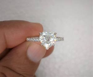 Bague de fiançailles et de mariage en moissanite pour femmes, 2 ct, coupe cœur, bague en or blanc massif 14 carats, cadeau de la Saint-Valentin, bijoux fins - Product Image 1