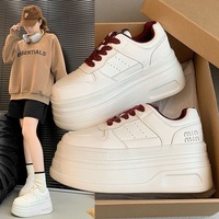 Nouvelles Chaussures Blanches Décontractées à Plateforme et Semelle Épaisse pour Femme, Talon Discret de 8 cm, Collection Automne Hiver 2026, Idéales pour Petites Statures, Disponibles à l'Étranger