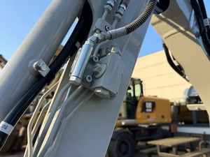 รถขุดตีนตะขาบ Takeuchi TB320 มือสอง รถตักหน้าขุดตีนตะขาบขนาดเล็ก รถขุดตีนตะขาบ Takeuchi - Product Image 2