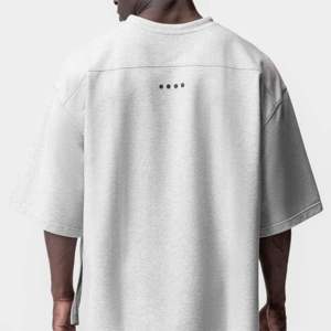 T-shirt oversize pour homme en coton doux avec coupe décontractée, idéal pour les tenues décontractées et le streetwear - Product Image 6