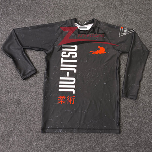 MMA เสื้อแรชการ์ดพิมพ์ซับลิเมชันกำหนดเอง240ป้องกันอัลทวอยเลต์ GSM การบีบอัดการต่อสู้แบบผดผื่น BJJ ผลิตในปากีสถาน - Product Image 1