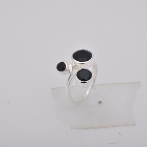 Bagues de mariage tendance en argent sterling 925 avec onyx noir serti clos et diamant, idéales pour les anniversaires et les fêtes - Product Image 1