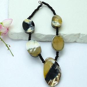 Collier en corne naturelle Bijoux en corne de buffle pour femmes Écologique Fait à la main Mode Meilleure vente Ambre Couleur Miel - Product Image 5