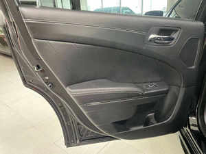 USADO 2023 Bajo Kilometraje Transmisión Automática Asientos de Cuero Techo Panorámico Tracción en las Cuatro Ruedas A la Venta Sin Accidentes y Listo para Enviar - Product Image 4