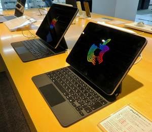 iPad Pro 13 - 11 pulgadas M4 512GB (WiFi+Celular) 100% Original, Nuevo de Fábrica, Desbloqueado, Color Gris Plata - Product Image 2