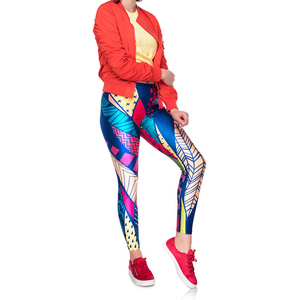 Leggings de yoga à taille élastique avec impression par sublimation personnalisée Leggings d'entraînement élégants et confortables pour femmes Vêtements de fitness Vente en gros OEM - Product Image 5