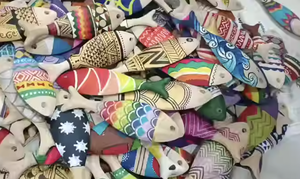 Décoration faite à la main vietnamienne unique de poisson en bois de ferme de lotus bleu - Product Image 3