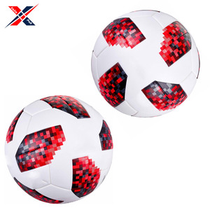 Ballons de football de couleur rouge et blanc fabriqués sur mesure avec votre propre conception de logo, ballon de football pour entraînement de match - Product Image 5