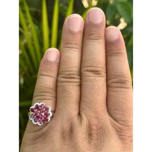 Anillo Floral de Plata 925 con Rubí Natural, Moderno y Elegante, con Incrustaciones de Oro Rosa y Baño de Rodio, Marca Privada Licenciada, Regalo Perfecto - Product Image 3