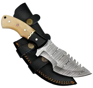 Couteau de traqueur damas fait à la main couteau de chasse à lame fixe EDC Scout couteau de transport avec corne et manche en os
