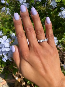 แหวนเพชรปลูกในห้องปฏิบัติการ Eternity Band เพชรบิดรูปตัว U แหวนเงินแท้ที่สวยงาม - Product Image 4