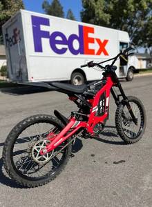 Moto tout-terrain électrique Light Bee X 2025/2023, batterie lithium 60V 40Ah, autonomie 75 km, 3-5 heures d'autonomie, stock disponible, SurRons Light Bee X - Product Image 4