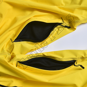 Pantalon de ski jaune imperméable tendance 2026 avec poches zippées noires, taille à cordon de serrage et coupe ample à jambe large - Product Image 6