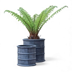 Macetas de Metal Galvanizado Estilo Tambor Azul, Contenedores Industriales Resistentes para Plantas de Jardín y Decoración del Hogar - Product Image 1