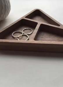 Plateau en bois en forme de triangle décoratif de Noël pour la cuisine de maison de décor dans un design moderne et antique - Product Image 4