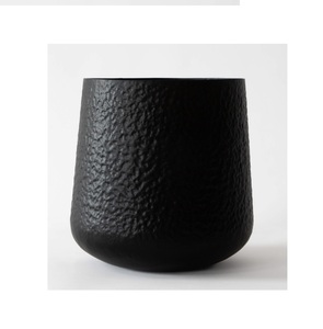 Maceta de flores de diseño en relieve al precio más bajo, accesorios de decoración de jardín para el hogar, maceta de flores de Metal de estilo único - Product Image 2