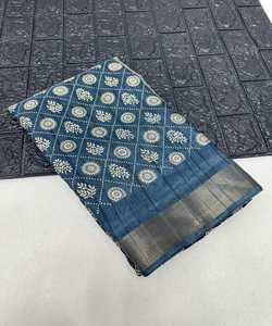 Saree de soirée en velours avec détails floraux et en dentelle - Product Image 3