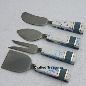 Vente en gros Service à fromage en acier inoxydable avec résine et manche en bois Emballage cadeau de quatre pièces Couteau à fromage Couteau à crème Ustensile à pizza - Product Image 6