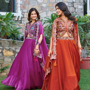 ชุดเลเฮนกา โชลี สไตล์วินเทจ ยาวกรอมพื้น สำหรับฤดูใบไม้ร่วง ผ้าไหมแฟนดี้ ประดับเลื่อม ปักด้วยเครื่องจักร เอวธรรมชาติ พร้อมผ้าคลุมไหล่ (ดูพาตตา) - Product Image 5