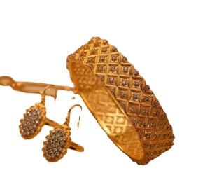 Hermoso Juego de Joyería Paquistaní con Incrustaciones de Oro en Caja de Madera de Lujo, Incluye Brazalete de Filigrana, Colgante para Uso Diario - Product Image 1