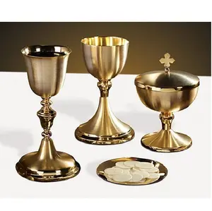 Cáliz chapado en oro antiguo Ciborium y Paten Sacerdote dorado Cruz Cáliz y Ciborium Christian Catholic Church Supplies