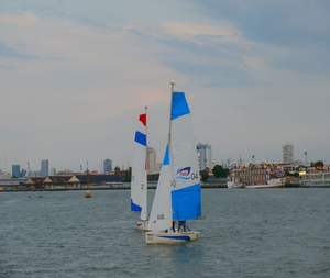 Velero de Lujo de 15 Puestos, Yate Turístico, Embarcación Deportiva de Recreo, Crucero por Río/Lago, Múltiples Colores, 475.5L X 185.9W X 0H Cm - Product Image 3