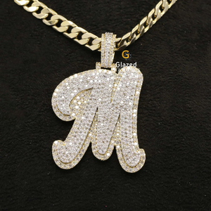 Colgante único de Hip Hop completamente helado con diamantes cultivados en laboratorio de corte brillante redondo en oro amarillo de 10kt - Product Image 1