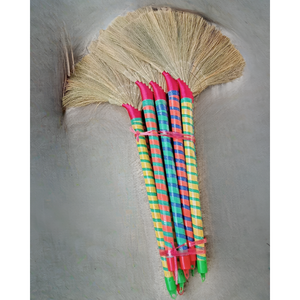 Exportación directa de fábrica de escobas artesanales de hierba de Vietnam, venta al por mayor de escobas naturales para limpieza - Product Image 1