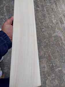 Bate de críquet ligero International Play Match con Kashmiri Willow 1200gm un mango estándar de grado y cuero duradero - Product Image 2