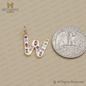 แซฟไฟร์ธรรมชาติพร้อมจี้ขนาดเริ่มต้น14K สีเหลืองทองพร้อมตัวอักษรเครื่องประดับสำหรับงานแต่งงานของขวัญแต่งงานทำด้วยมือ - Product Image 4