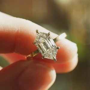 Precioso anillo romántico con diamante de corte hexagonal de 2.02 quilates cultivado en laboratorio para mujer, oro macizo de 14 quilates, regalo de joyería de aniversario para amantes - Product Image 2