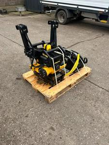 Livraison gratuite EC 209 Twin Hitch Tiltrotator, Tiltrotator à couple élevé avec système de commande DC2, attache rapide pour excavatrice de 7 à 12 tonnes - Product Image 3