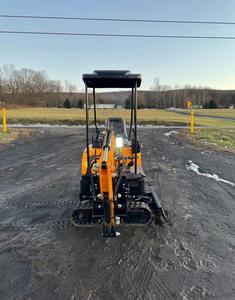 LIVRAISON GRATUITE Mini-excavatrice VA15P de 1,2 tonne homologuée EPA CE, moteur diesel de 15 ch, ROPS ouvert, lame de 37 pouces, largeur de 37 pouces, godet de 14 pouces, chenilles de 7 pouces - Product Image 5