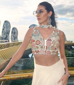 Lehenga choli ชุดเดรสแต่งงานยาวถึงพื้นแบบปักลายสไตล์คลาสสิกแบบหนาชุดคลุมแบบชินอนโชว์หลังรถไฟแบบคลาสสิก - Product Image 2