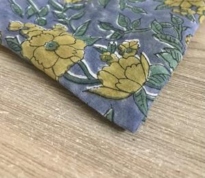 Tela con Estampado Floral Amarillo Vintage sobre Gris, Estampado Botánico Vintage Francés e Inglés - Product Image 3