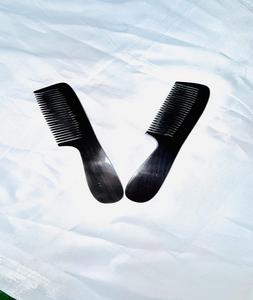 Peigne à manche en corne de buffle noir naturel multi-styles Peigne à queue de massage pour le corps et le cuir chevelu Peigne en ligne pour les soins personnels - Product Image 1