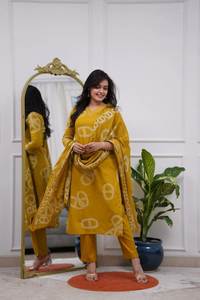 Conjunto de Top y Pantalón de Diseño Exclusivo en Chanderi de Viscosa con Estampado Digital y Bordado, con Dupatta de Algodón Chanderi Estampado - Product Image 2