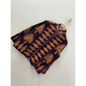 Colección Otoño: Chaqueta de Terciopelo Amethyst Darbar Bordada a Mano en Violeta Intenso y Dorado Azafrán con Diseño Suzani - Product Image 5