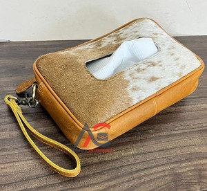 Caja de Pañuelos de Cuero Vacuno con Pelo Genuino, Hecha a Mano, de Lujo, OEM ODM, Dispensador de Toallitas Húmedas con Correa para la Muñeca, para Hogar, Auto y Oficina - Product Image 1