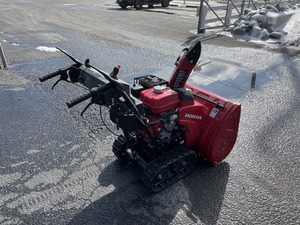 Souffleuse à neige motorisée offerte à prix réduit pour une élimination efficace de la neige par conditions hivernales - Product Image 1
