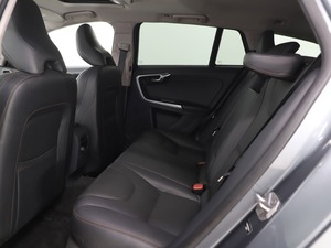 V60 Cross Country T5 Platinum 2016 Usado con Poco Kilometraje, con un Potente Rendimiento del Motor y Asientos Confortables - Product Image 5