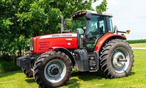 Tractor Massey Ferguson MF 365 de alto rendimiento diseñado para uso a largo plazo. - Product Image 5