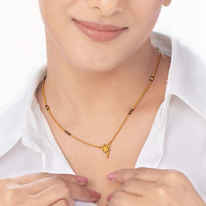Collar Mangalsutra Moderno Rajeshwari con Cuentas Finas Doradas - Product Image 3