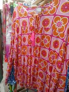 เสื้อคลุมพิมพ์ลายเชฟรอนพร้อมแขนสั้นคอวีแต่งพู่ลวดลายซิกแซกสีฟ้าสีขาวสำหรับฤดูร้อนการตกแต่งด้วยกระดุมสีชมพู - Product Image 6